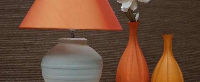 Lampa ceramiczna z pomarańczowym abażurem